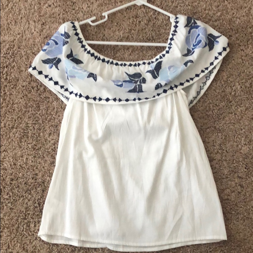 Fun white ruffle top blouse!